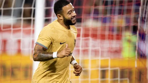 Memphis Depay resolveu permanecer no Barcelona