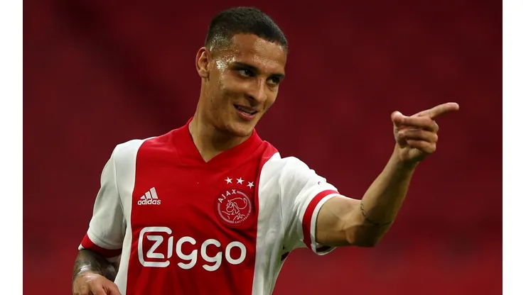 Antony, em campo pelo Ajax (Foto: Getty Images)