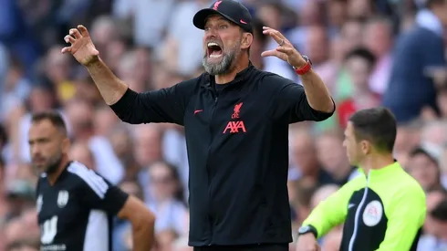 Thiago Alcântara sofre lesão na estreia do Liverpool na Premier League (Foto: Mike Hewitt/Getty Images)