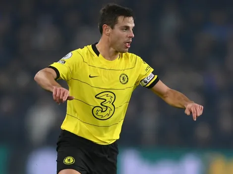 Alvo do Barcelona, Azpilicueta encaminha contrato de um ano com outro gigante europeu