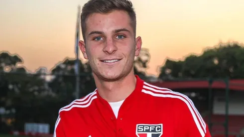 Galoppo posa com a camisa do São Paulo (Foto: Reprodução/Twitter)