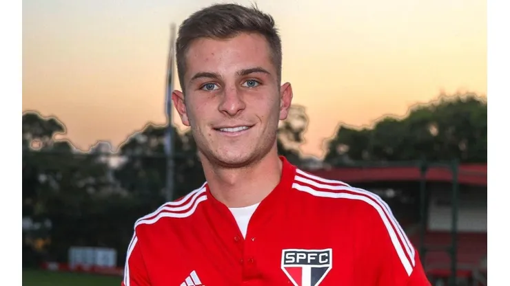 Galoppo posa com a camisa do São Paulo (Foto: Reprodução/Twitter)