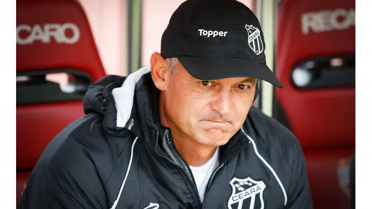 Após saída de Lisca, o Sport acertou com novo treinador