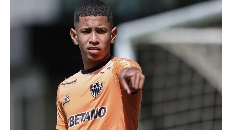 Sávio foi anunciado como jogador do PSV
