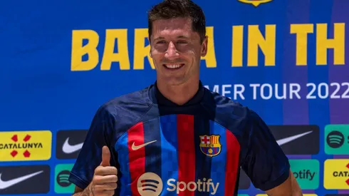 Lewandowski revela fome de gols em apresentação oficial no Barcelona (Foto: Eric Espada/Getty Images)