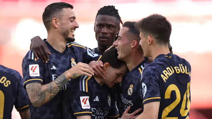 Fran Garcia do Real Madrid comemora o gol com Joselu, Eduardo Camavinga, Lucas, Arda Guler (Photo by Clive Brunskill/Getty Images)