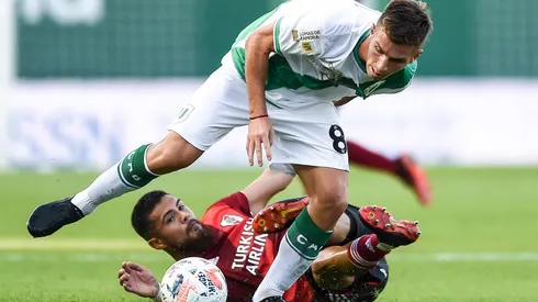 Giuliano Galoppo, em campo pelo Banfield (Foto: Getty Images)