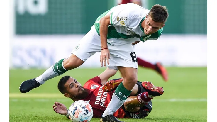 Giuliano Galoppo, em campo pelo Banfield (Foto: Getty Images)