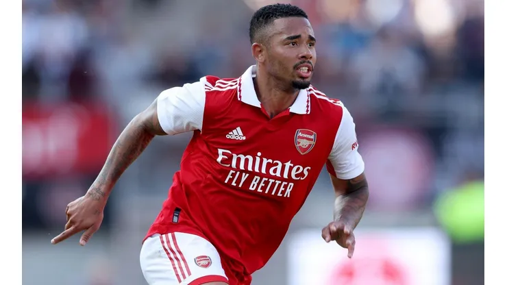 Gabriel Jesus, em campo pelo Arsenal (Foto: Getty Images)
