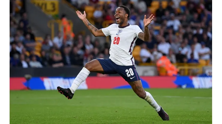 Raheem Sterling está deixando o Manchester City para acertar com o Chelsea