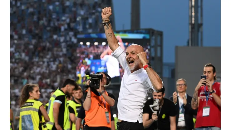 Stefano Pioli, técnico do Milan, quer contratação de atacante brasileiro