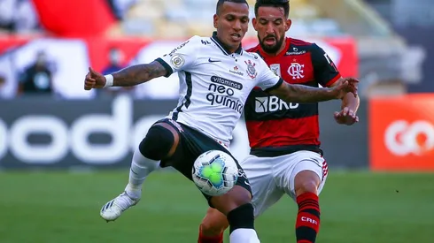 Rómulo Otero, em campo pelo Corinthians (Foto: Getty Images)