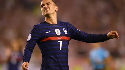 Antoine Griezmann ficará mais uma temporada no Atlético de Madrid