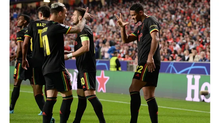 Jogadores do Ajax comemoram gol na Champions League (Foto: Getty Images)