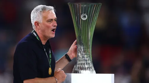 José Mourinho venceu a Uefa Conference League sob comando da Roma