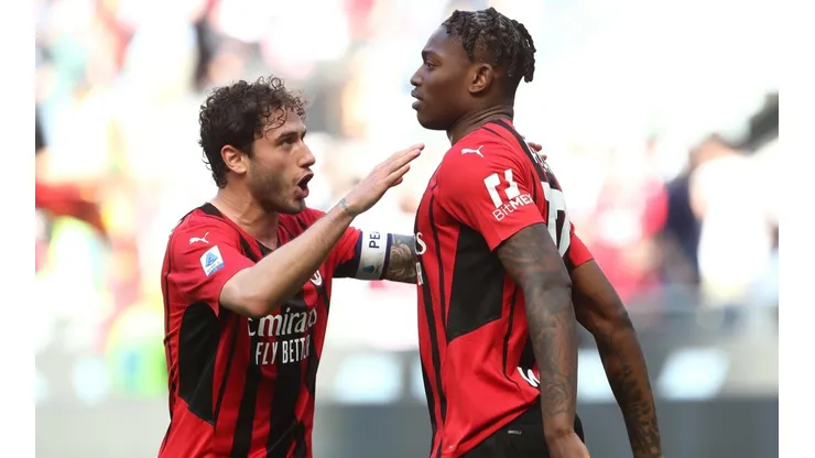 Jogadores do Milan comemoram gol pela Serie A (Foto: Getty Images)