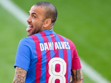 Em fim de contrato com o Barcelona, Daniel Alves está em vias de decidir o futuro