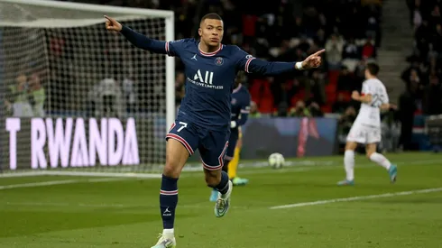 Kylian Mbappé assinou renovação com o PSG até 2025