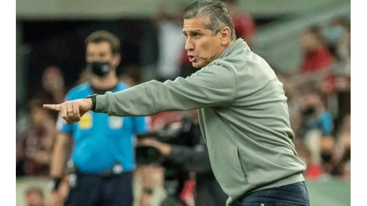 Jorginho retorna para treinar o Atlético-GO