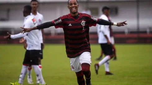 Carlos Daniel é uma das promessas da base do Flamengo