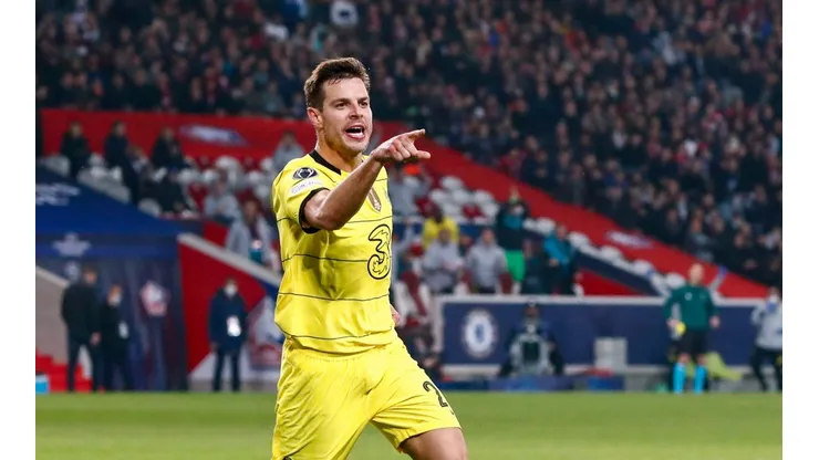 Azpilicueta deve ficar no Chelsea