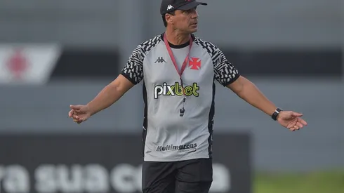 Zé Ricardo, treinador do Vasco, quer reforços para a Série B do Campeonato Brasileiro