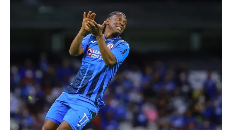 Bryan Angulo quer deixar o Cruz Azul, do México, e fechar com o Santos