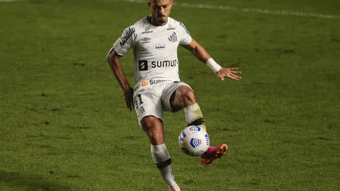 Alison já jogou no Santos