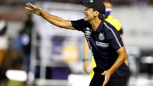 Fabián Bustos falou publicamente sobre a necessidade de se contratar reforços