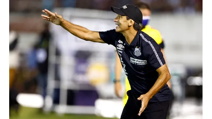 Fabián Bustos falou publicamente sobre a necessidade de se contratar reforços