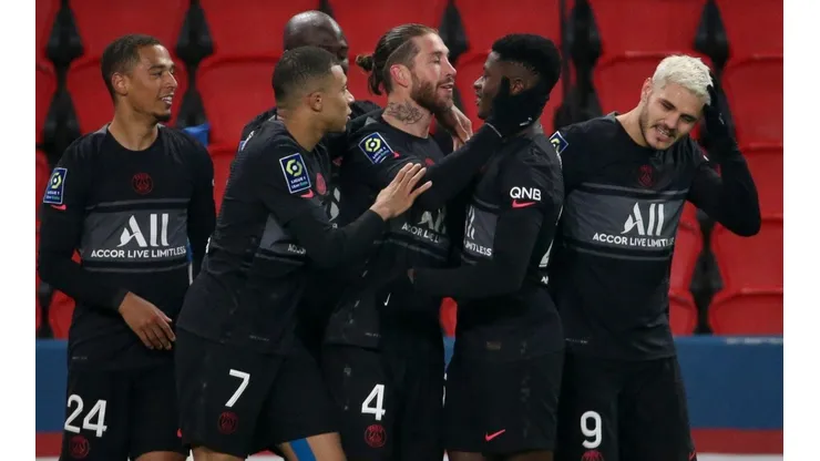 Jogadores do PSG comemoram gol (Foto: Getty Images)