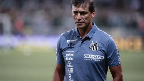 Técnico Fabián Bustos, do Santos, aprovou nomes cogitados pela diretoria