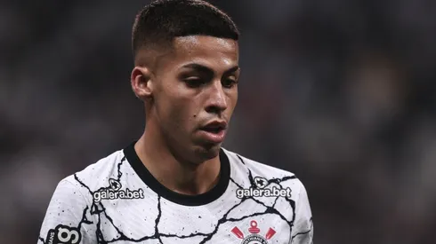 Gabriel Pereira, em campo pelo Corinthians (Foto: Ettore Chiereguini/AGIF)