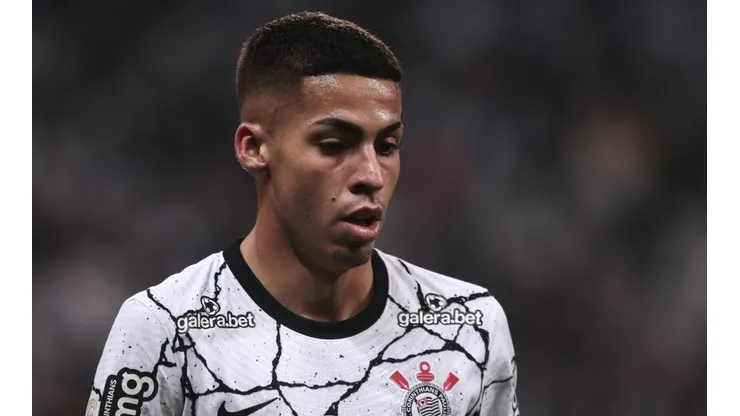Gabriel Pereira, em campo pelo Corinthians (Foto: Ettore Chiereguini/AGIF)