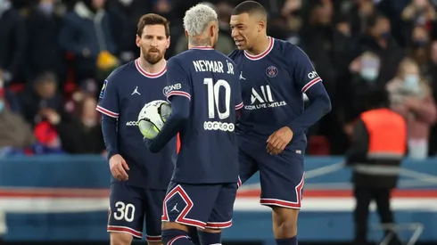 Trio Messi, Neymar e Mbappé é questionado pela torcida do PSG