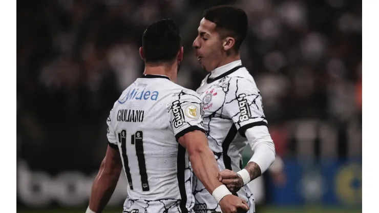 Jogadores do Corinthians comemoram gol (Foto: Ettore Chiereguini/AGIF)
