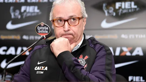 O vice-presidente de Futebol do Corinthians, Roberto de Andrade, estava em busca de um centroavante para a equipe