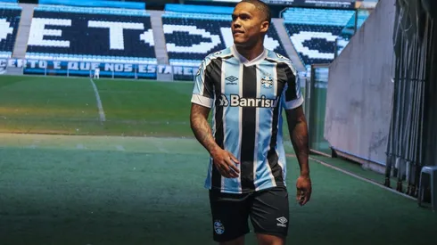 Douglas Costa vai jogar nos EUA