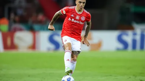 Lateral-direito Renzo Saravia atuou por duas temporadas no Inter
