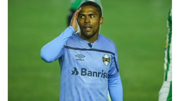 Douglas Costa saiu do Grêmio