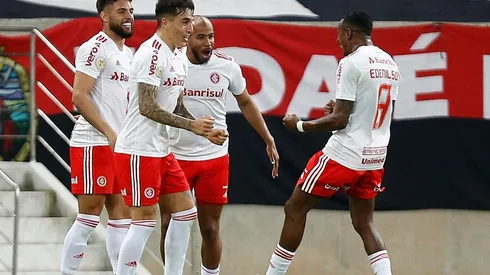 Jogadores do Inter comemoram gol (Foto: Getty Images)