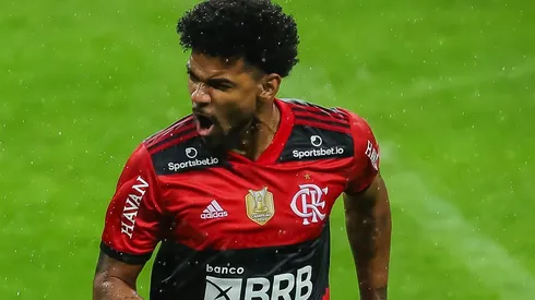 Bruno Viana jogou pelo Flamengo em 2021 (Foto: Pedro H. Tesch/AGIF)