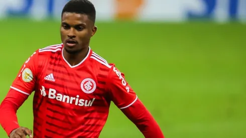 Lucas Ribeiro passou pelo Internacional entre 2020 e 2021 (Foto: Pedro H. Tesch/AGIF)
