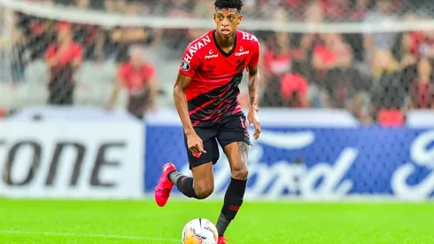 Robson Bambu teve passagem pelo Athletico, antes de ir para o futebol europeu