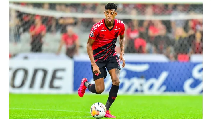 Robson Bambu teve passagem pelo Athletico, antes de ir para o futebol europeu