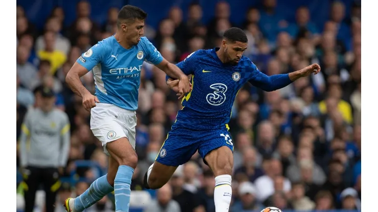 Manchester City e Chelsea, em campo pela Premier League (Foto: Getty Images)