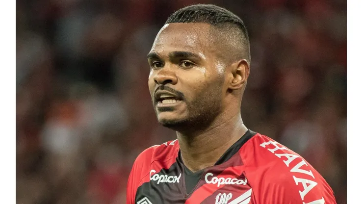 Nikão deixou o Athletico e acertou com o São Paulo (Foto: Robson Mafra/AGIF)