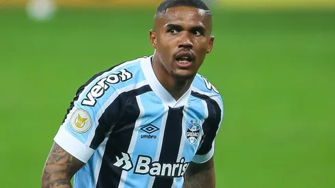 Douglas Costa não está mais nos planos do São Paulo (Foto: Pedro H. Tesch/AGIF)