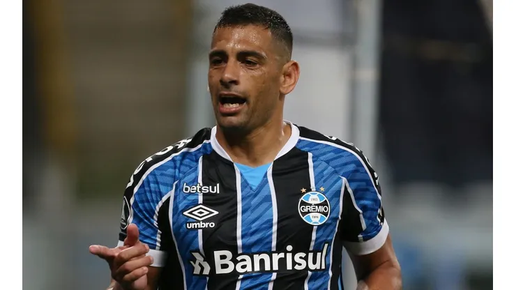 Diego Souza, em campo pelo Grêmio (Foto: Getty Images)