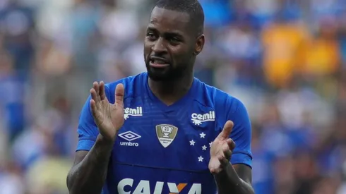 Dedé entrou em campo pela última vez com a camisa do Cruzeiro (Foto: Pedro Vale/AGIF)